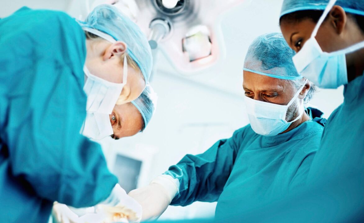 Procesi i zmadhimit të penisit nga kirurgët përmes operacionit